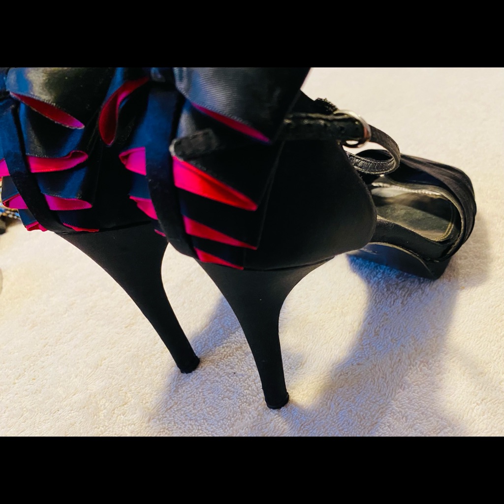 Almost Brand New Heels White House  Black Market  Box 61